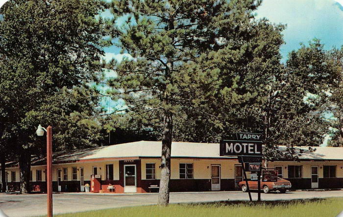Outdoor Inn (Tarry Motel) - Old Postcard (newer photo)